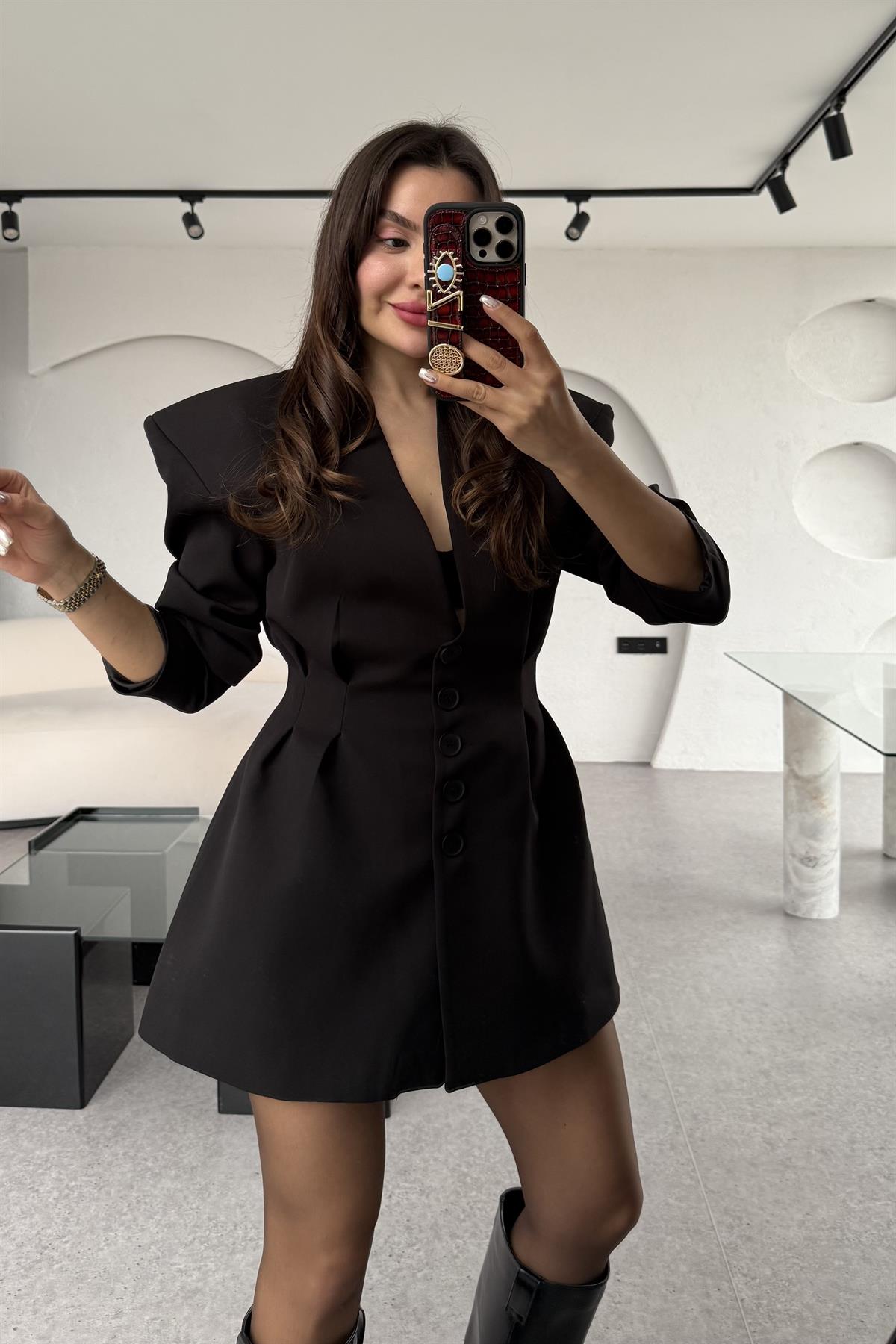 Lord Siyah Belden Oturtmalı Etekli Takım 