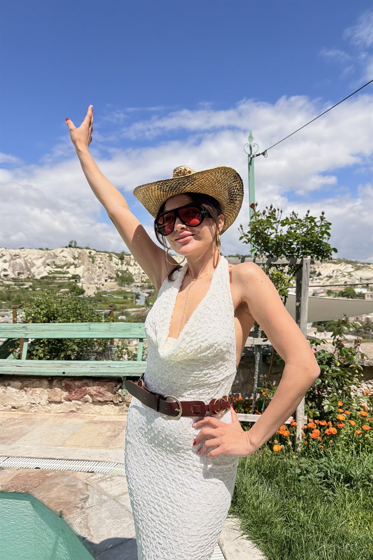 Lorena Beyaz Dantelli Degaje Yaka Elbise