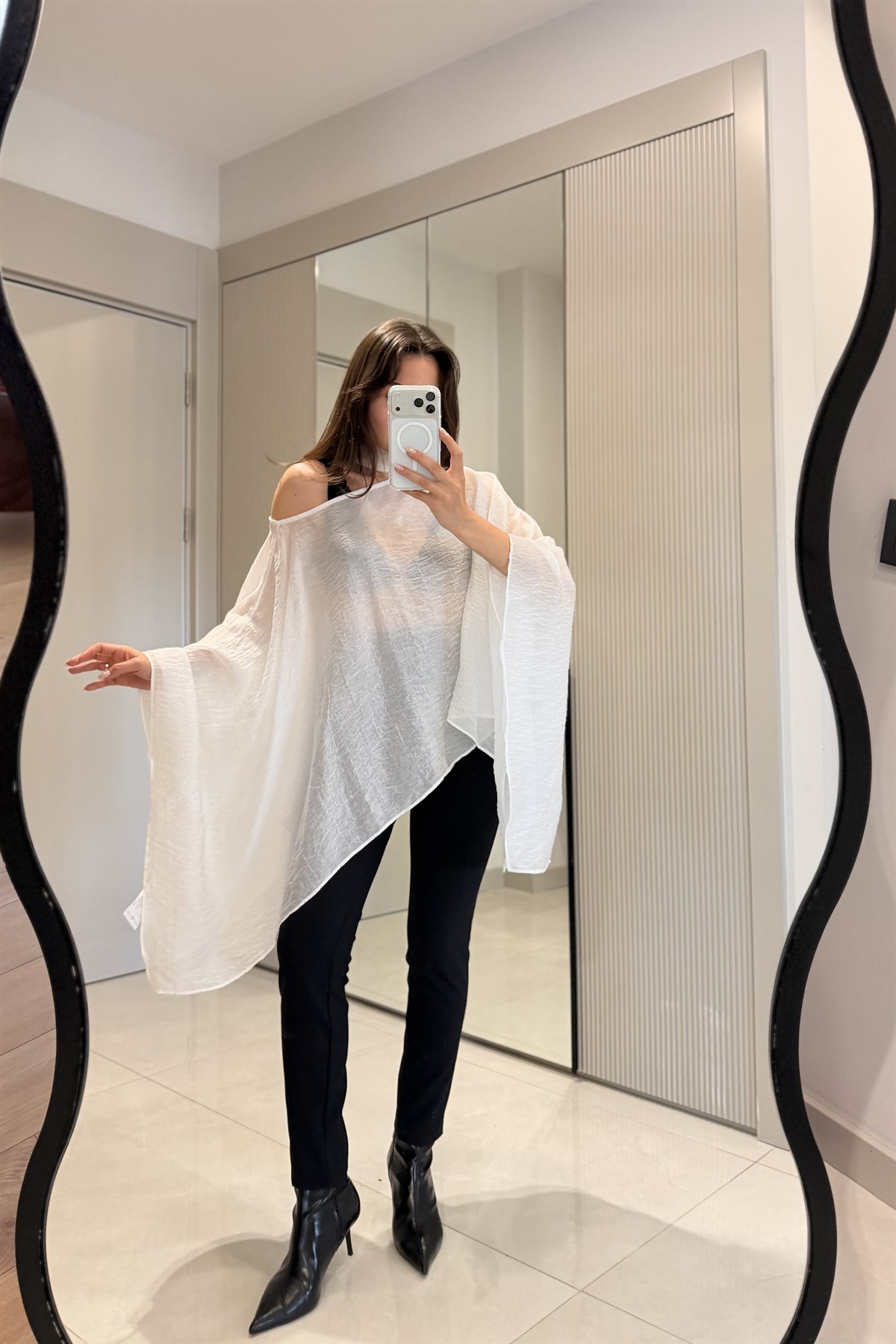 Loretta Beyaz Pelerin Şifon Bluz