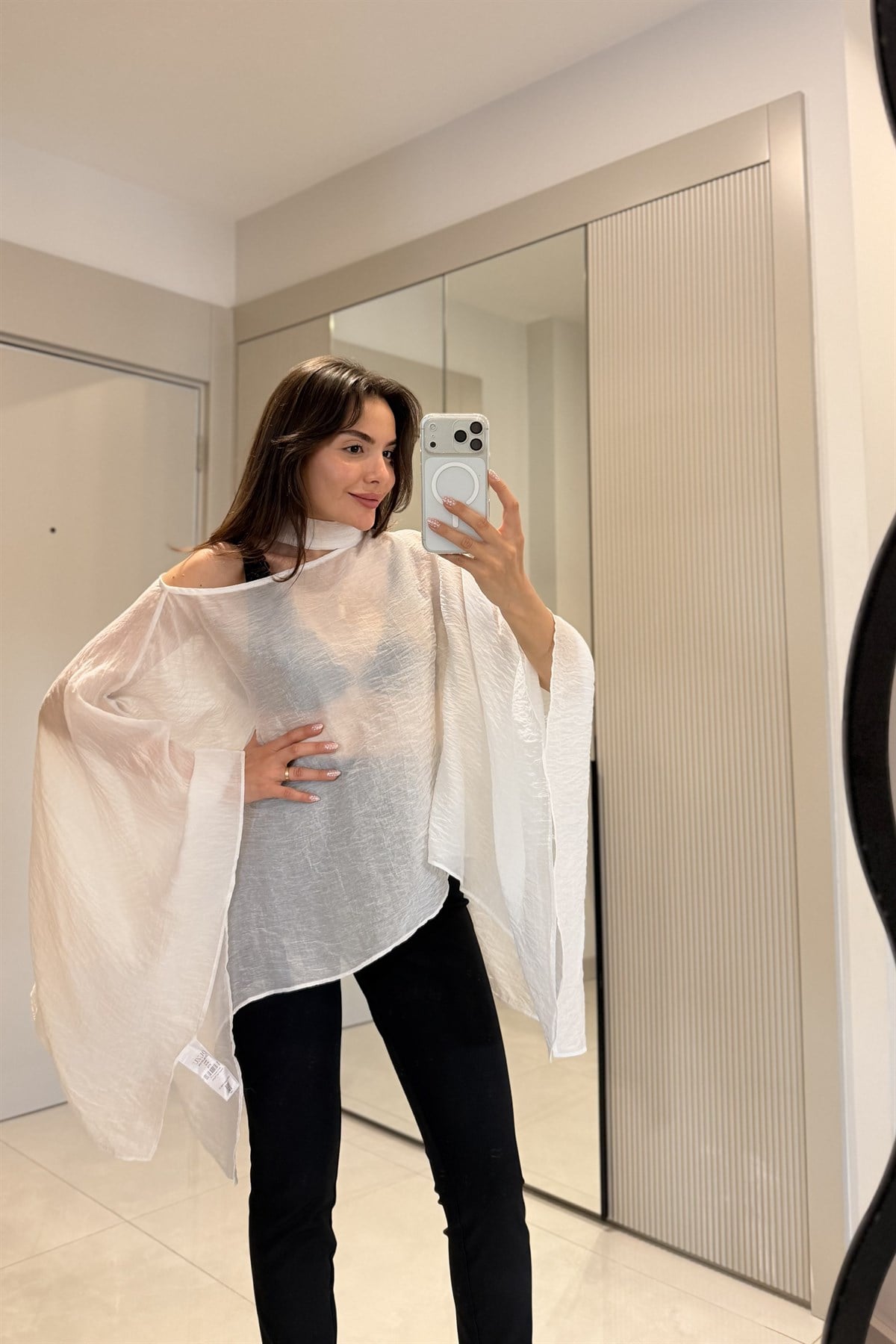 Loretta Beyaz Pelerin Şifon Bluz