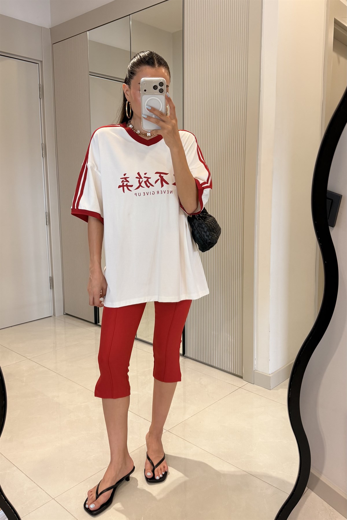 Lorexa Kırmızı Şerit Detaylı Oversize Baskılı Tişört