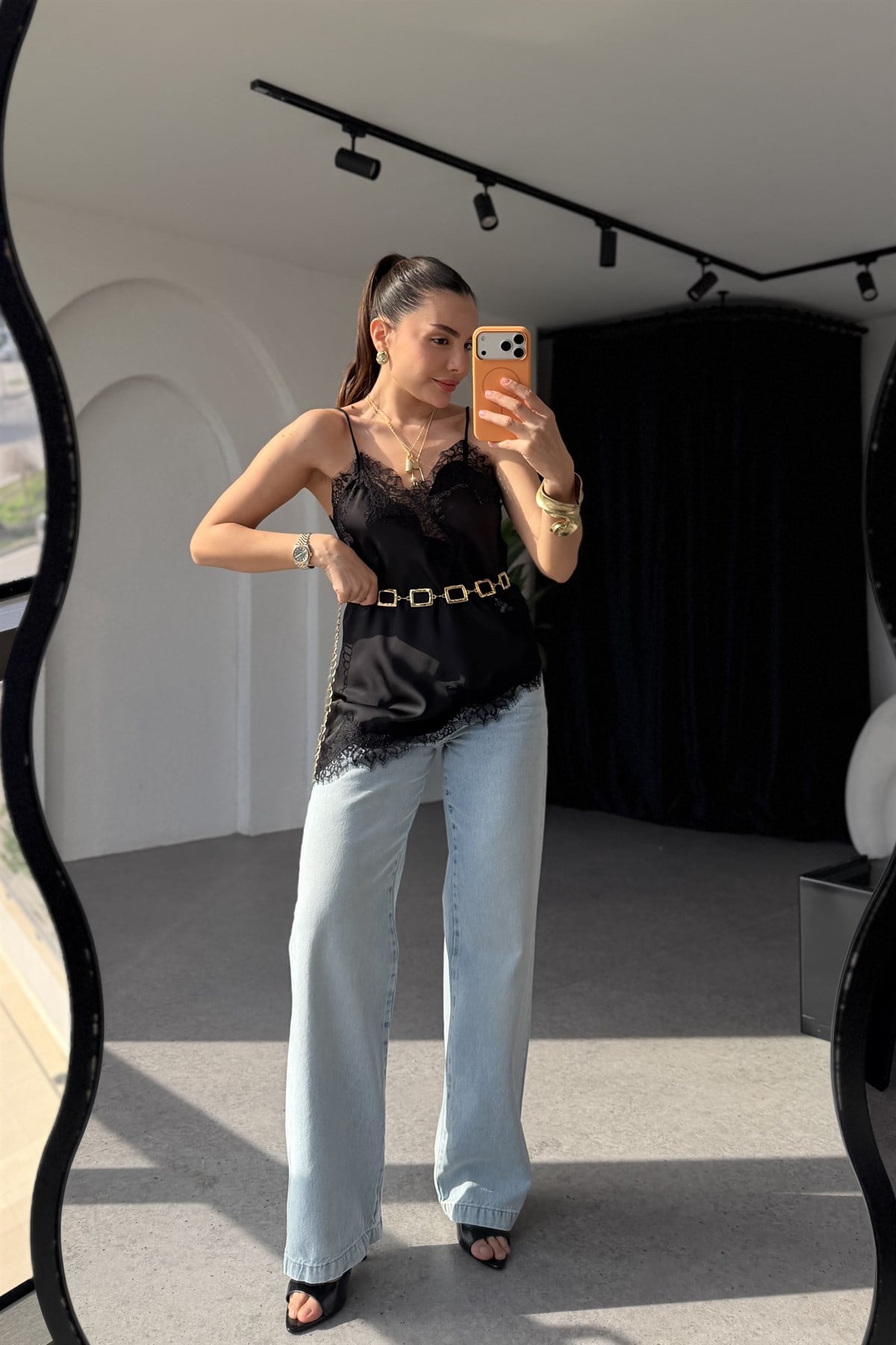 Lorie Siyah Dantel Detaylı Saten Bluz
