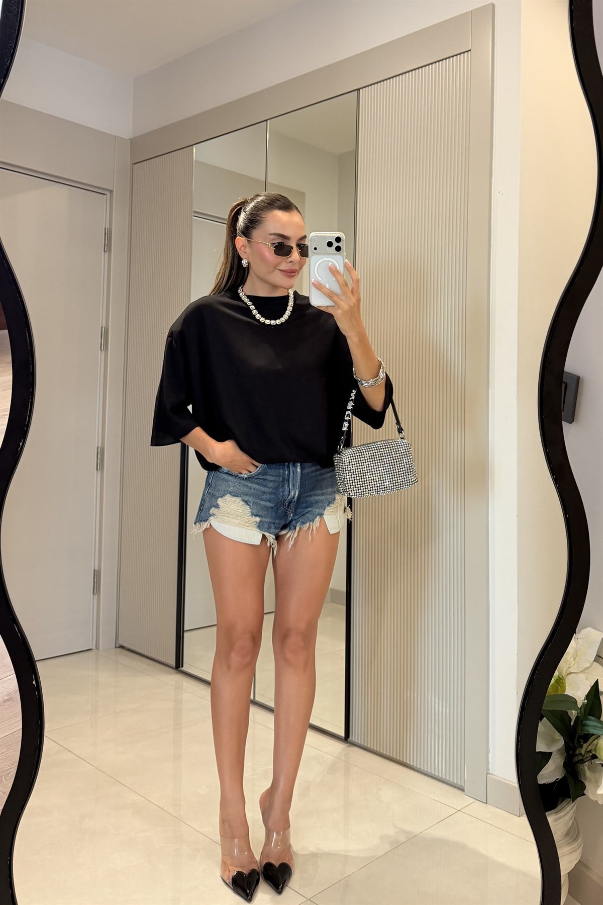 Lovely Siyah Arkası Taşlı Kalp Detaylı Tshirt