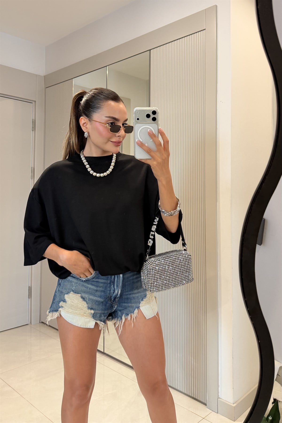Lovely Siyah Arkası Taşlı Kalp Detaylı Tshirt