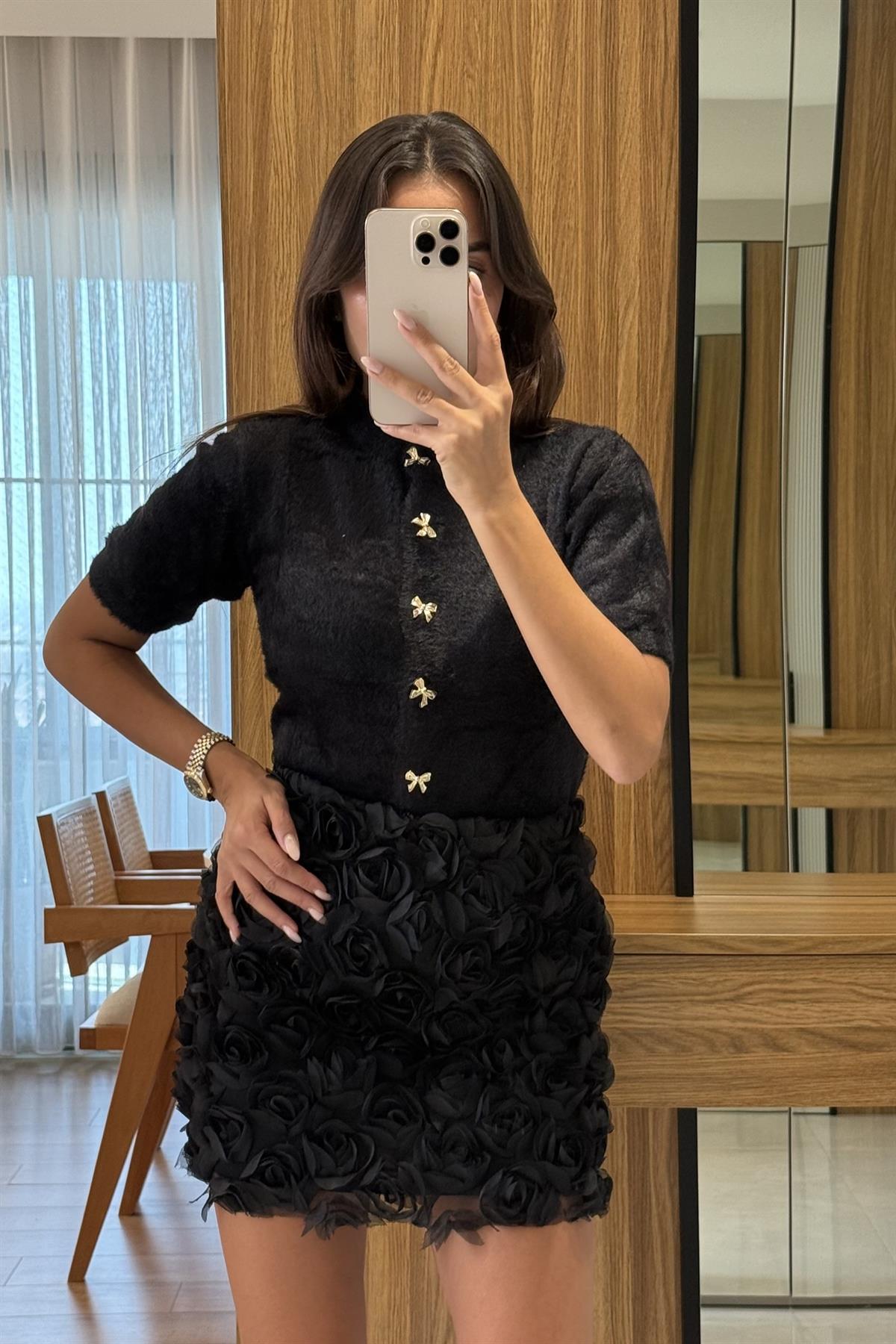 Luccia Siyah Düğme Detaylı Yumuşak Dokulu Triko Hırka