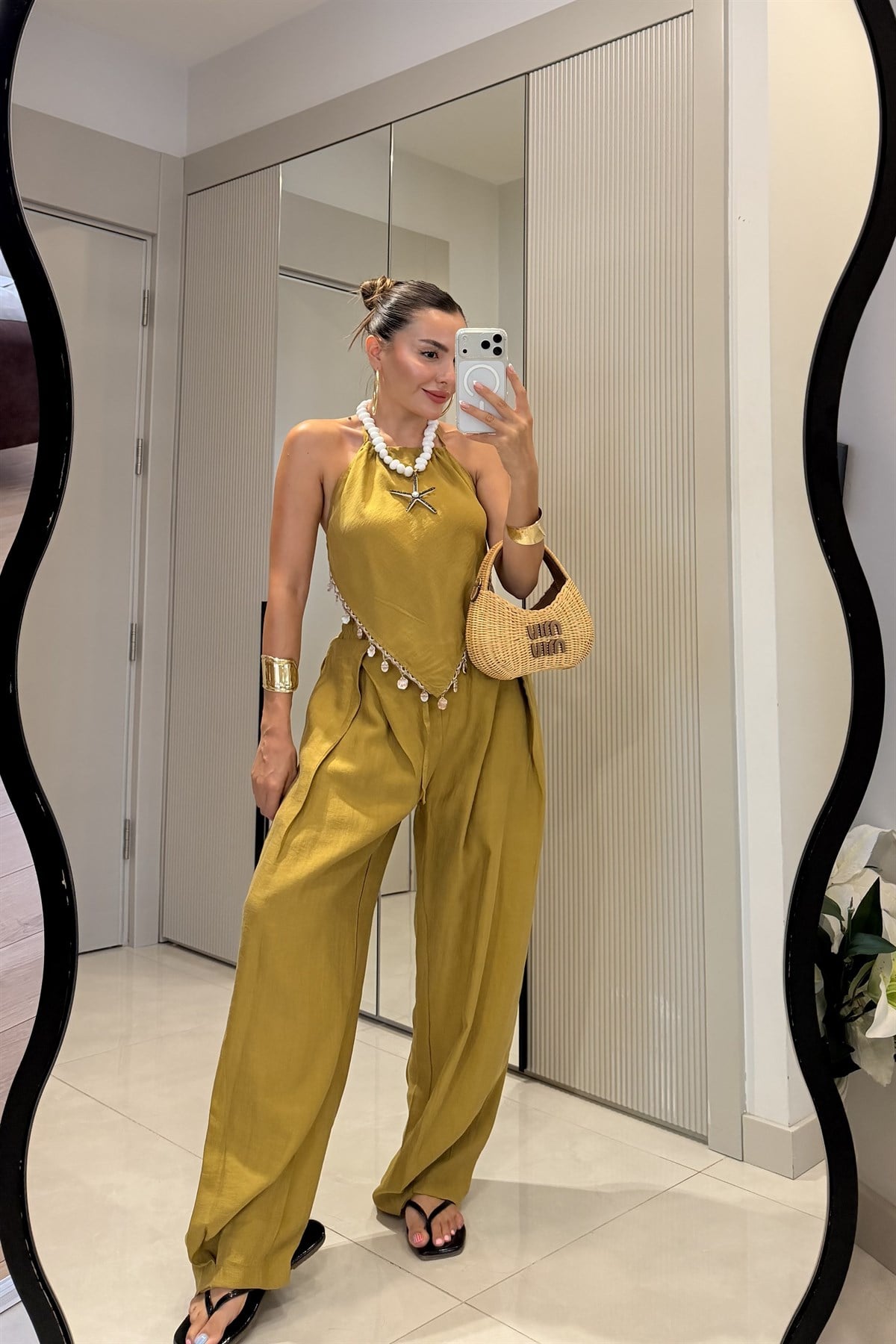Lucienne Yağ Yeşili Boncuk Detaylı Halter Yaka Takım