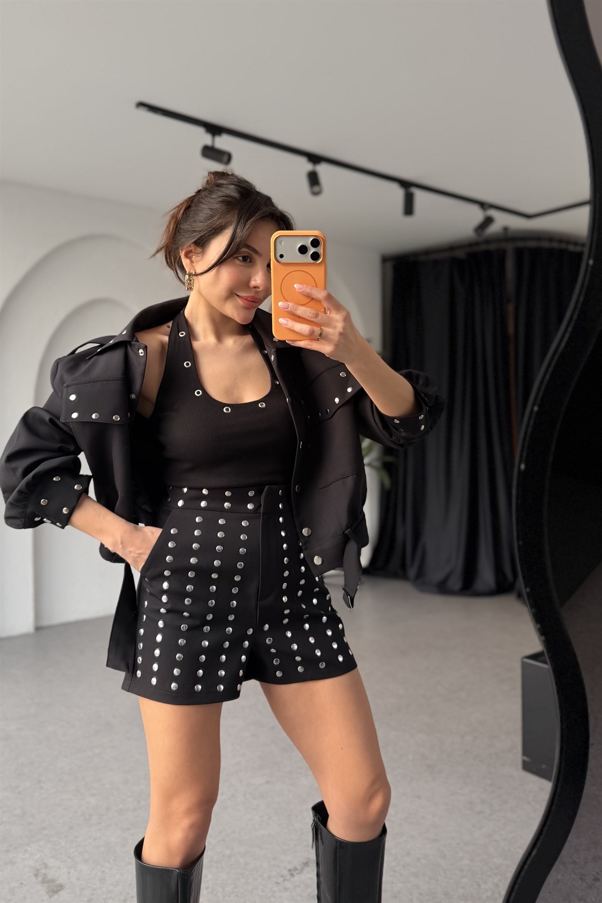 Lucinda Siyah Kuş Gözü Detaylı Halter Yaka Crop