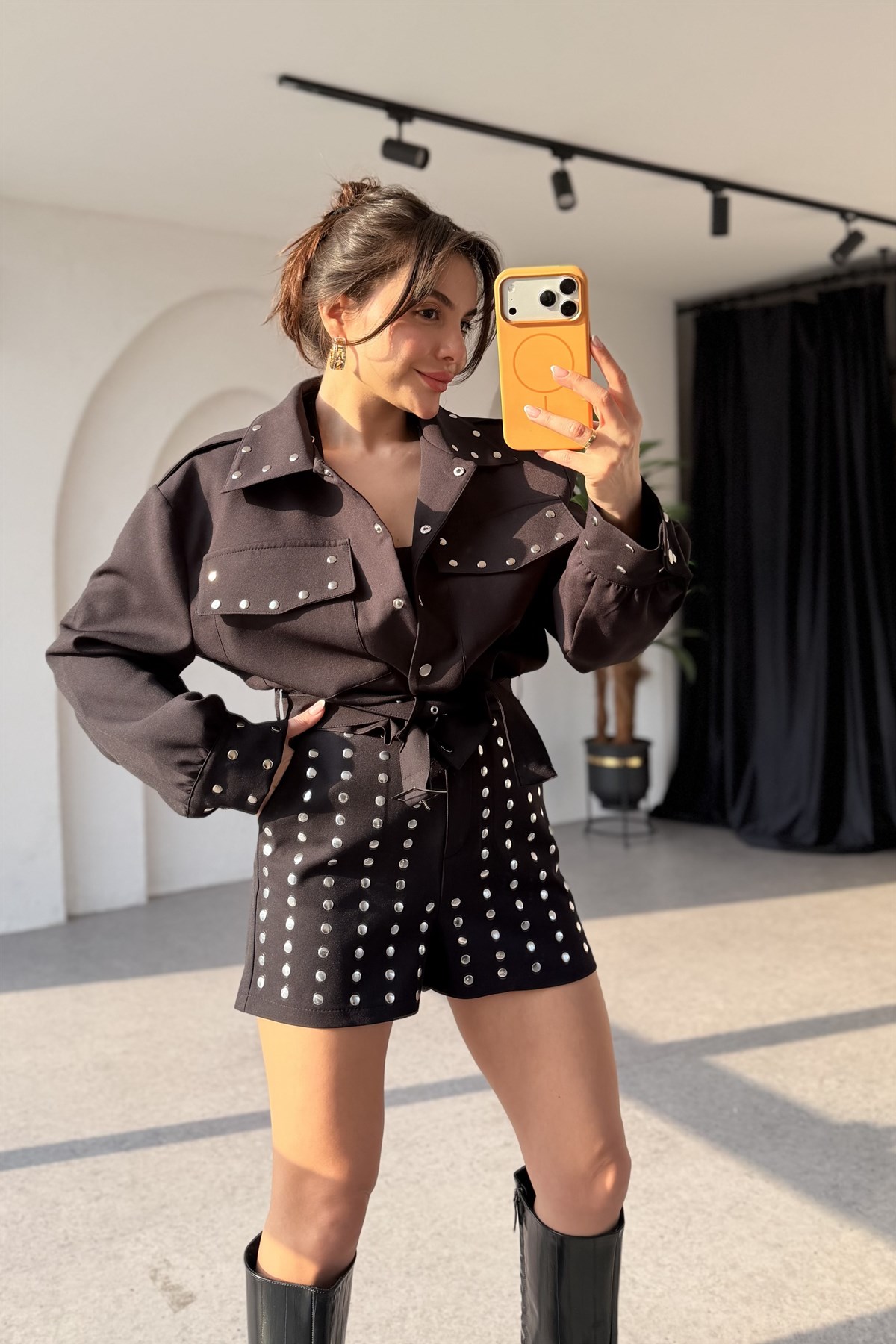 Lucinda Siyah Zımba Detaylı Crop Ceket