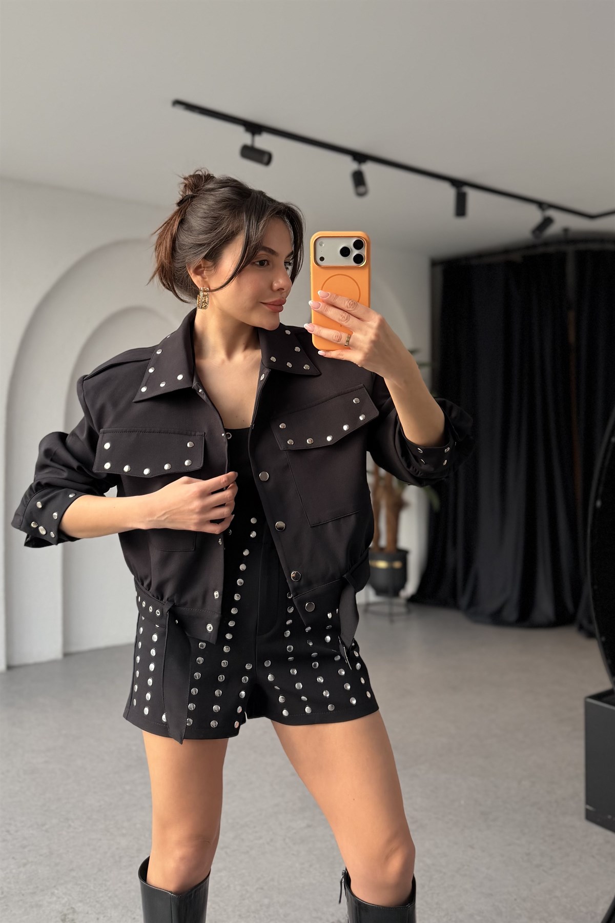 Lucinda Siyah Zımba Detaylı Crop Ceket