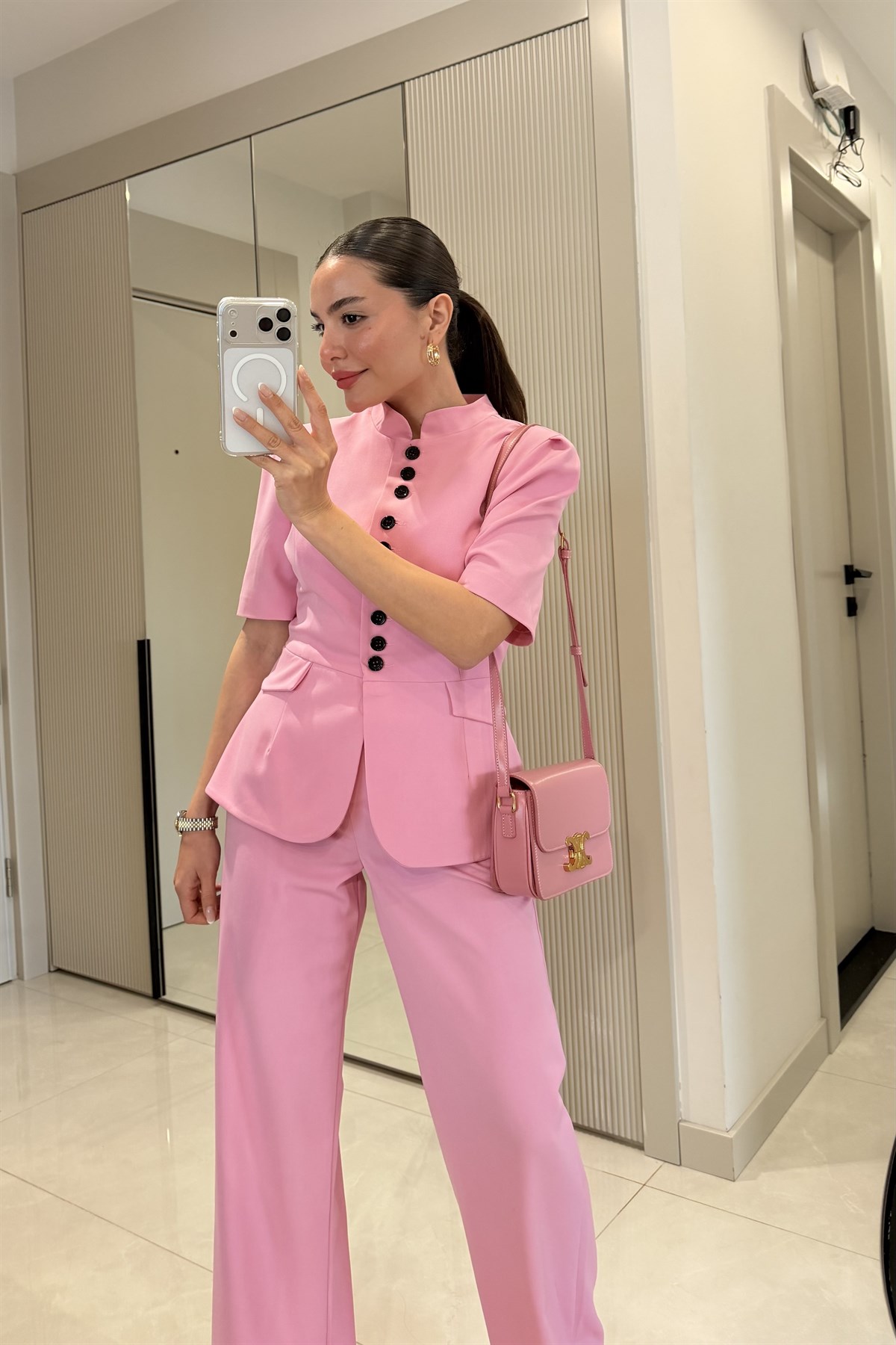 Lugo Pembe Düğme Detaylı Şık Takım
