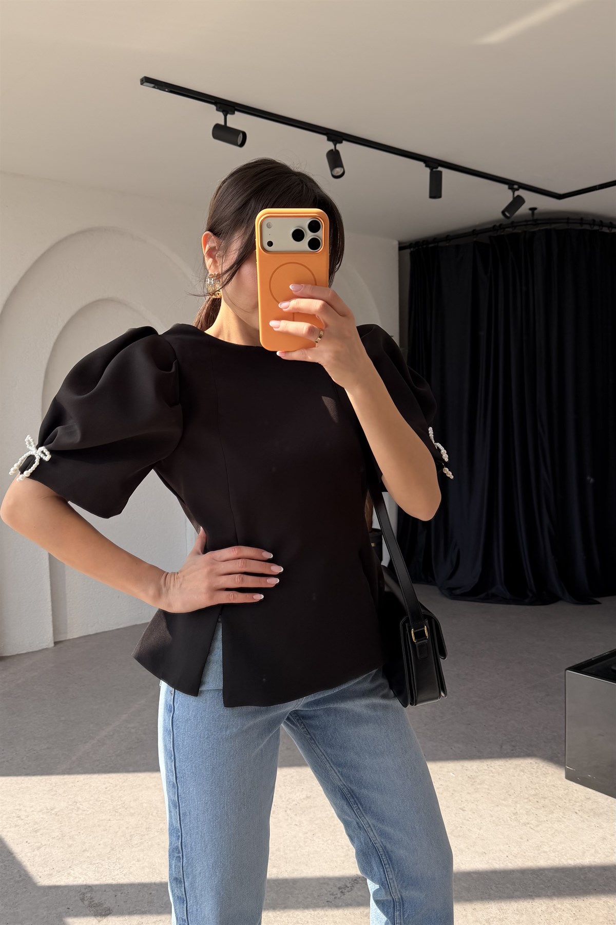 Lunabel Siyah Balon Kol İnci Detaylı Bluz