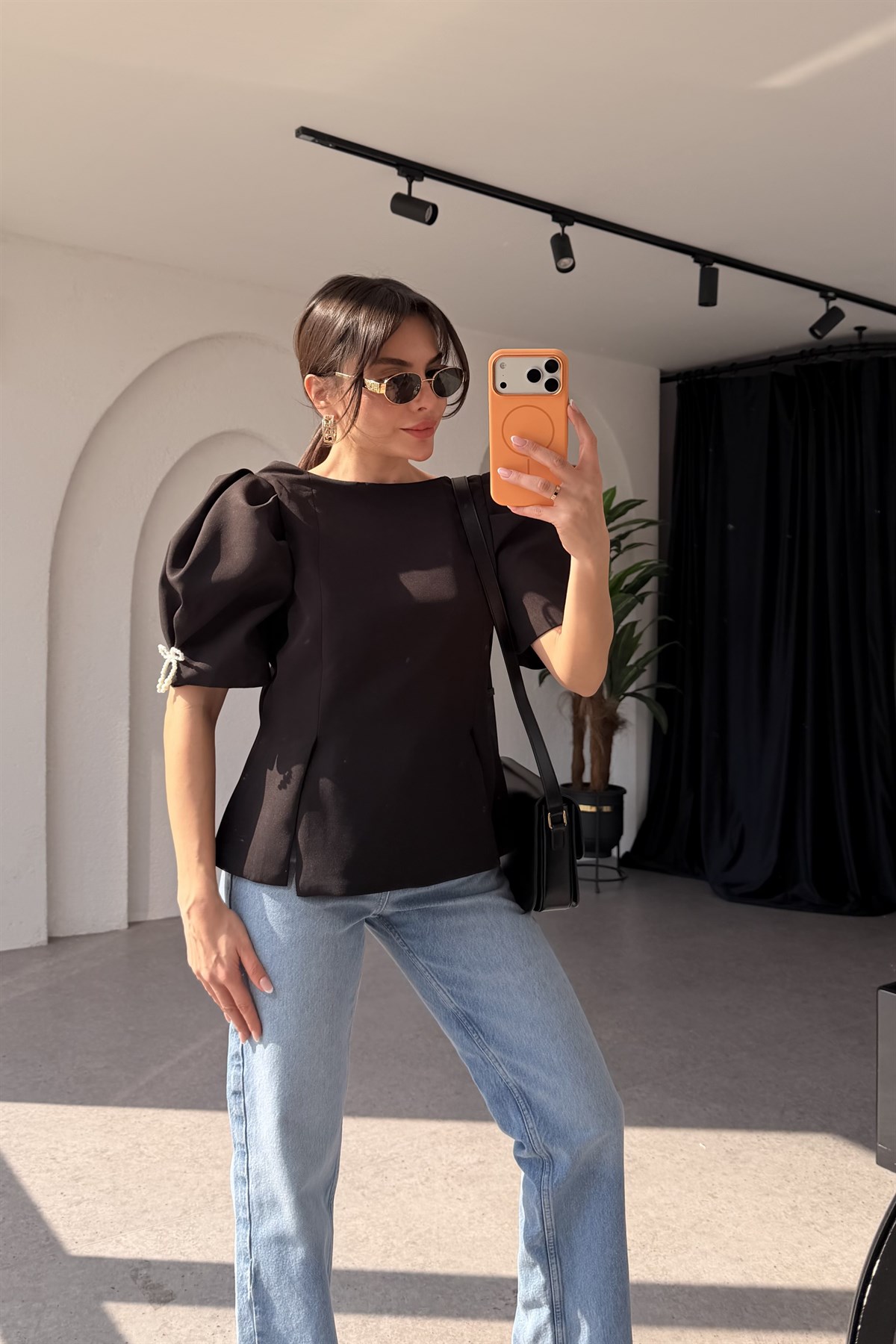 Lunabel Siyah Balon Kol İnci Detaylı Bluz