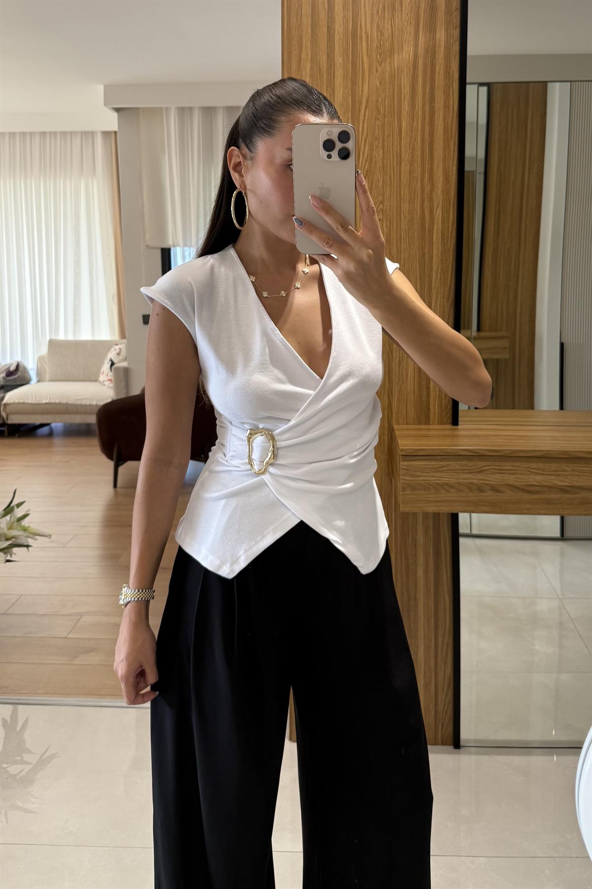 Magnus Beyaz Gold Aksesuarlı Bluz