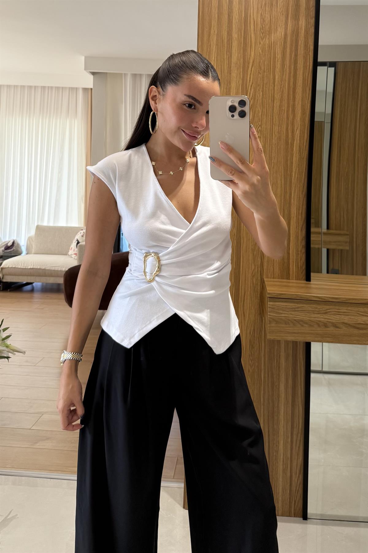 Magnus Beyaz Gold Aksesuarlı Bluz