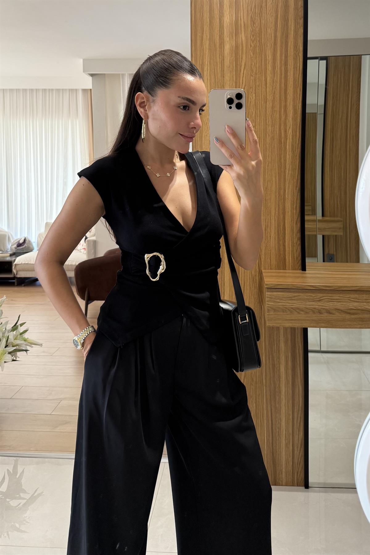 Magnus Siyah Gold Aksesuarlı Bluz