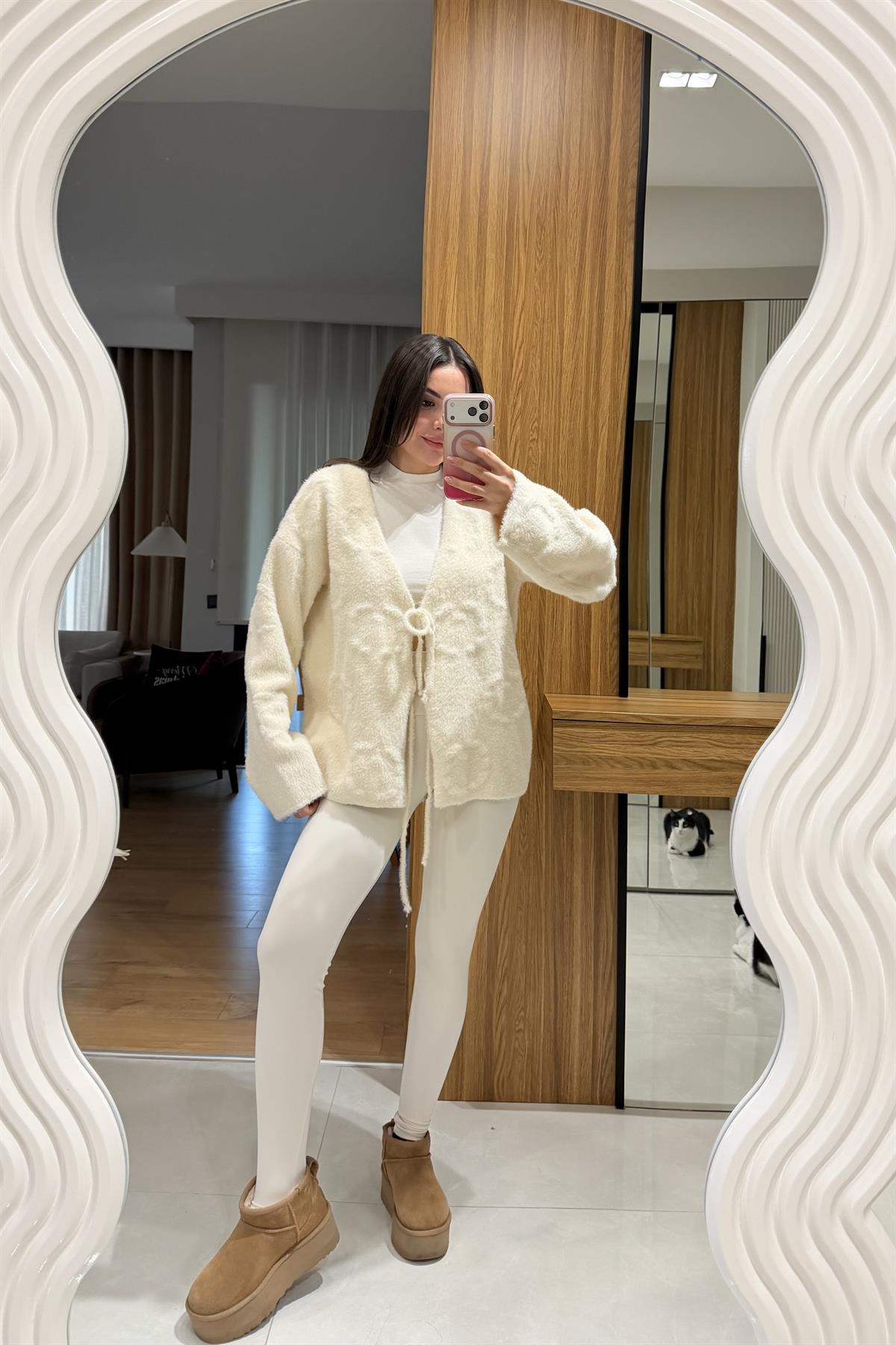 Marvin Krem Yumoş Dokulu Bağlamalı Hırka