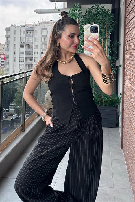 Matilda Kurdele Dekolteli Crop - Siyah