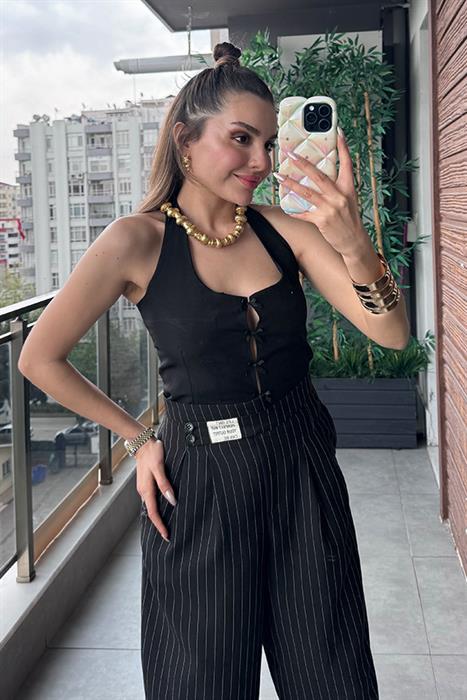 Matilda Kurdele Dekolteli Crop - Siyah