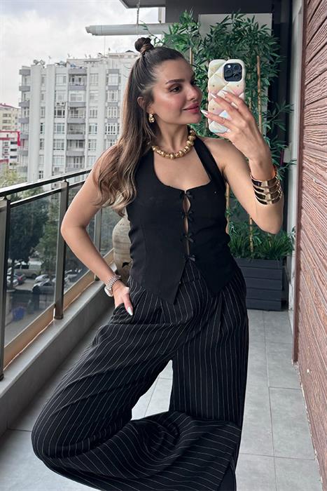 Matilda Kurdele Dekolteli Crop - Siyah