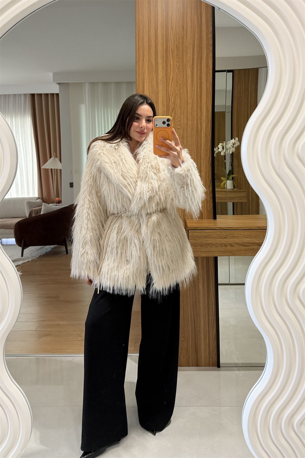 Maura Krem Kemerli Saçaklı Kürk