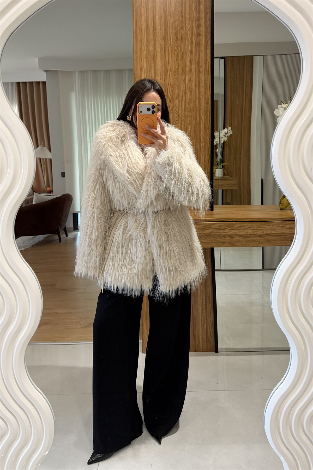 Maura Krem Kemerli Saçaklı Kürk