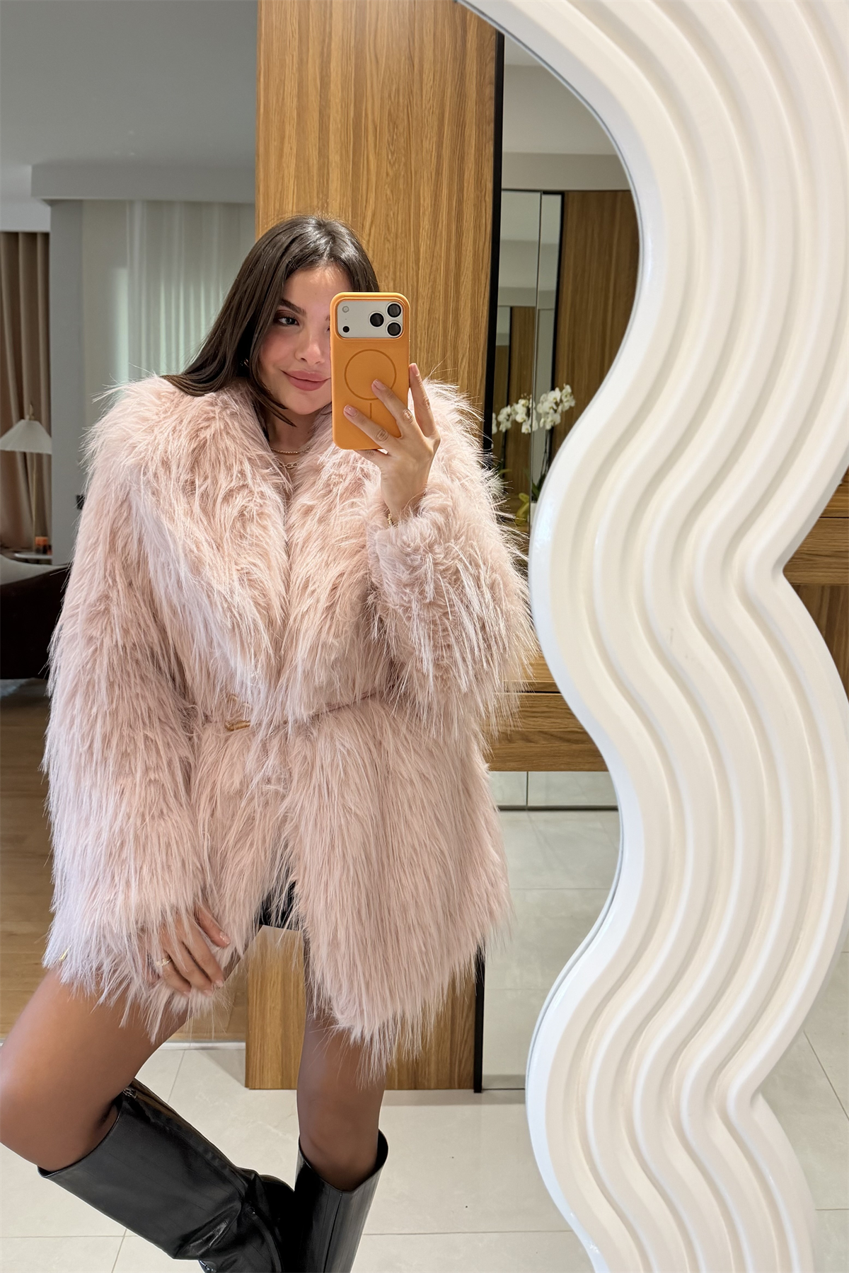 Maura Pembe Kemerli Saçaklı Kürk