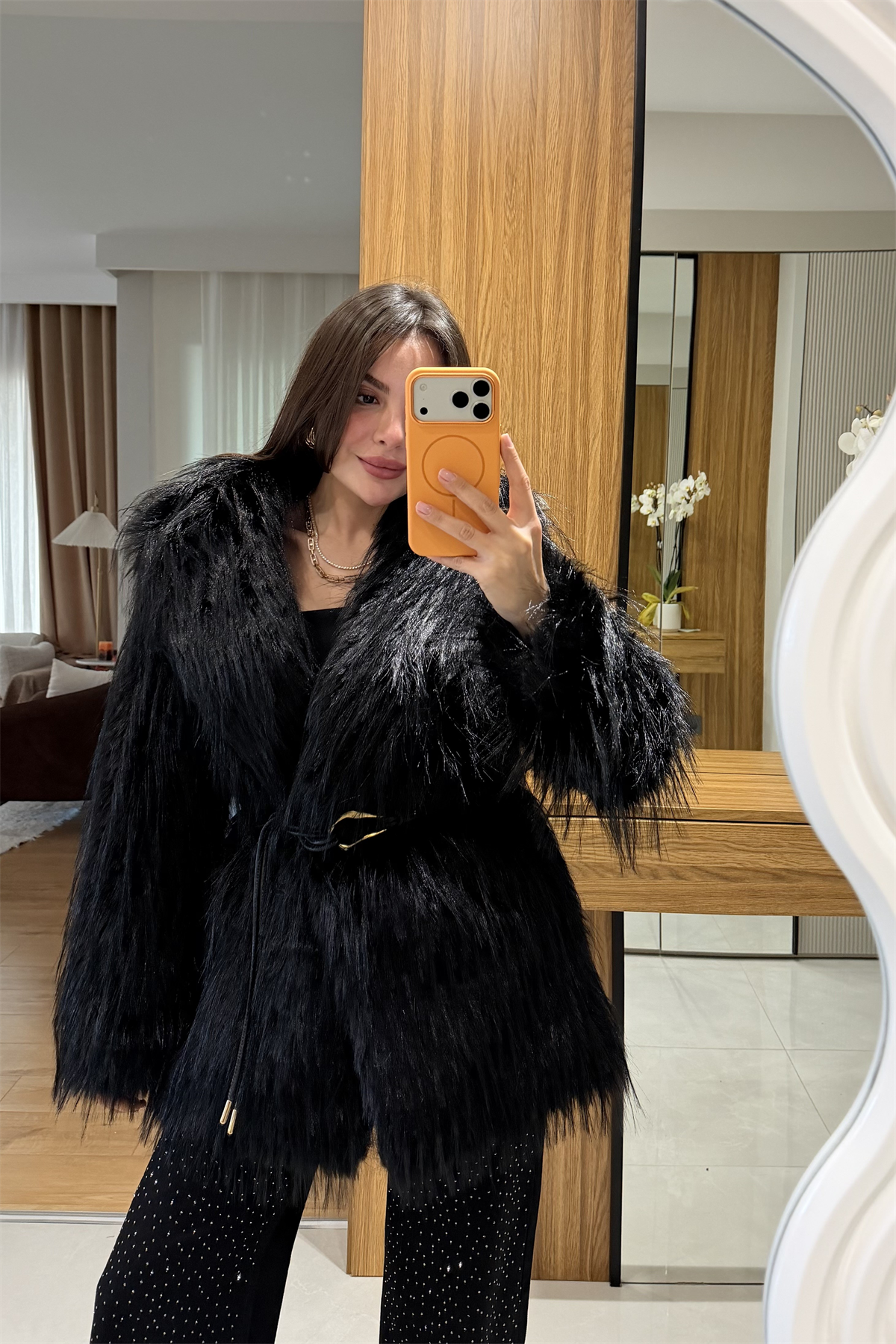 Maura Siyah Kemerli Saçaklı Kürk