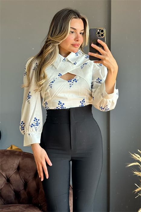 Mavi çiçekli tasarım keten crop gömlek