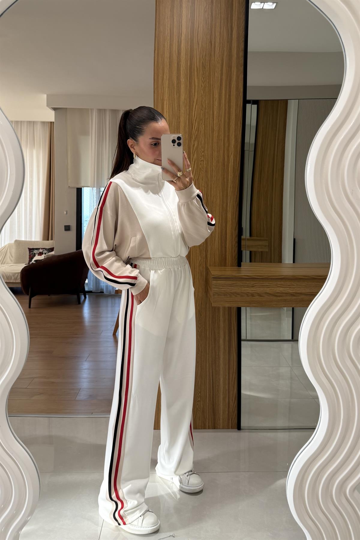 Mellow Beyaz Kenarları Şeritli Eşofman Takımı