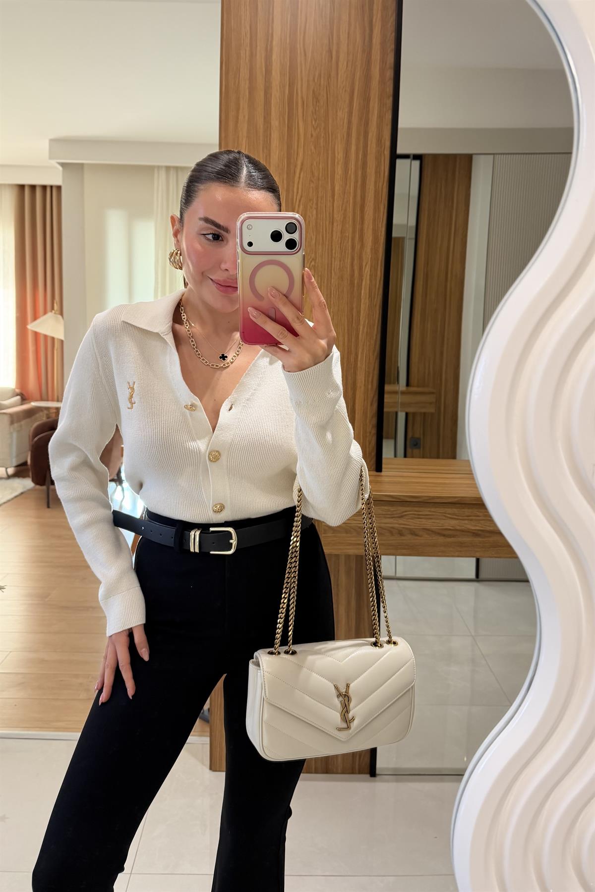 Michelle Beyaz Nakışlı Gold Düğmeli Hırka 