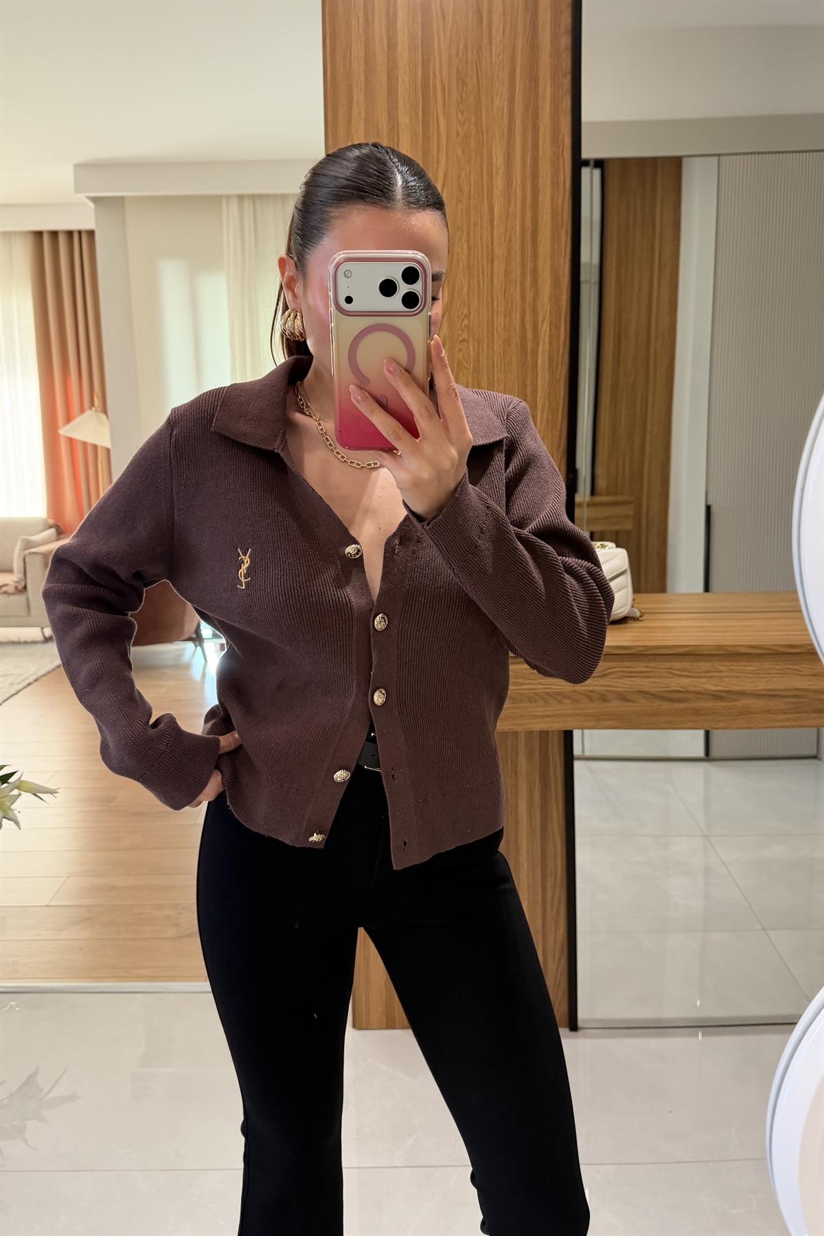 Michelle Kahve Nakışlı Gold Düğmeli Hırka 