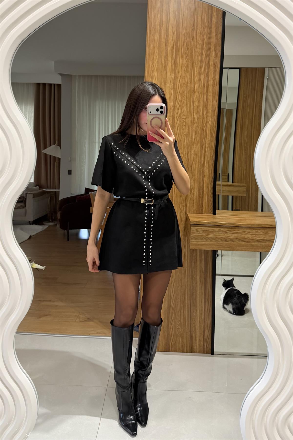 Mikela Siyah Süet Zımbalı Elbise