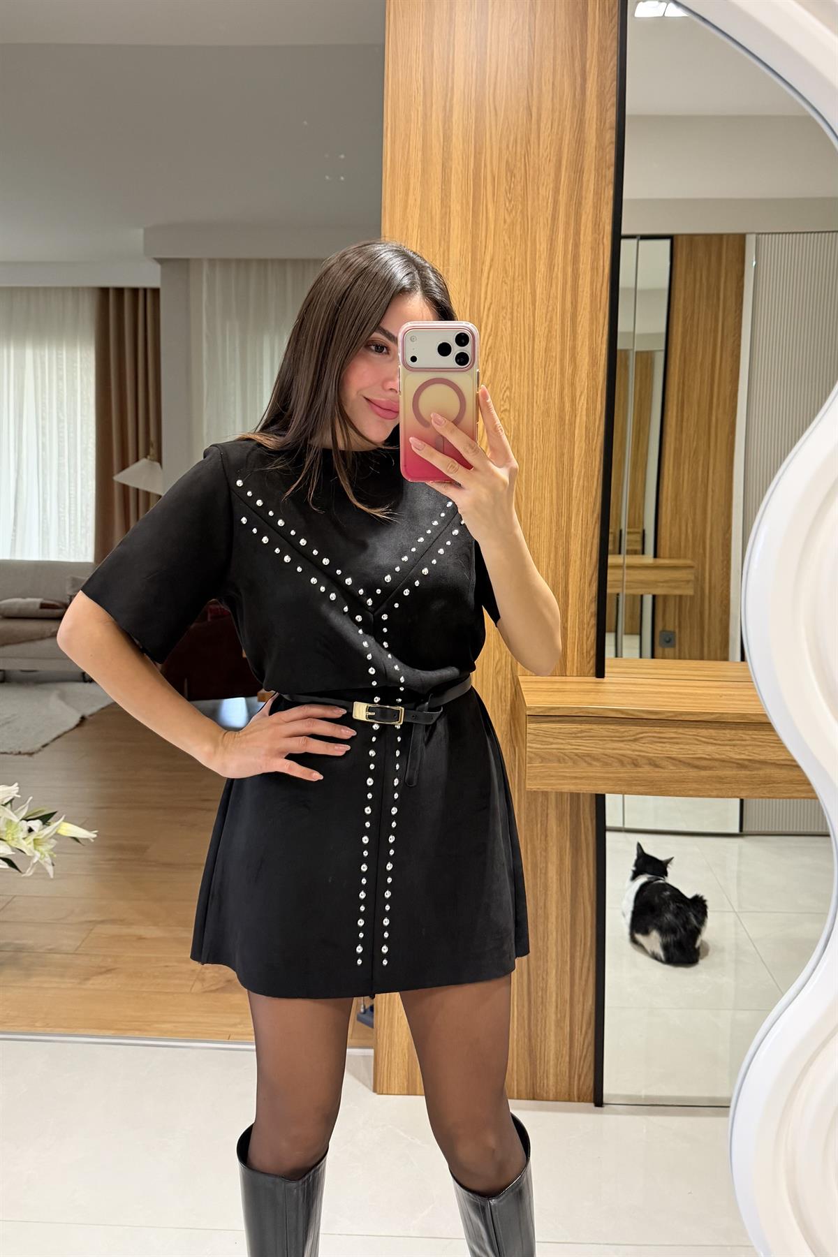 Mikela Siyah Süet Zımbalı Elbise