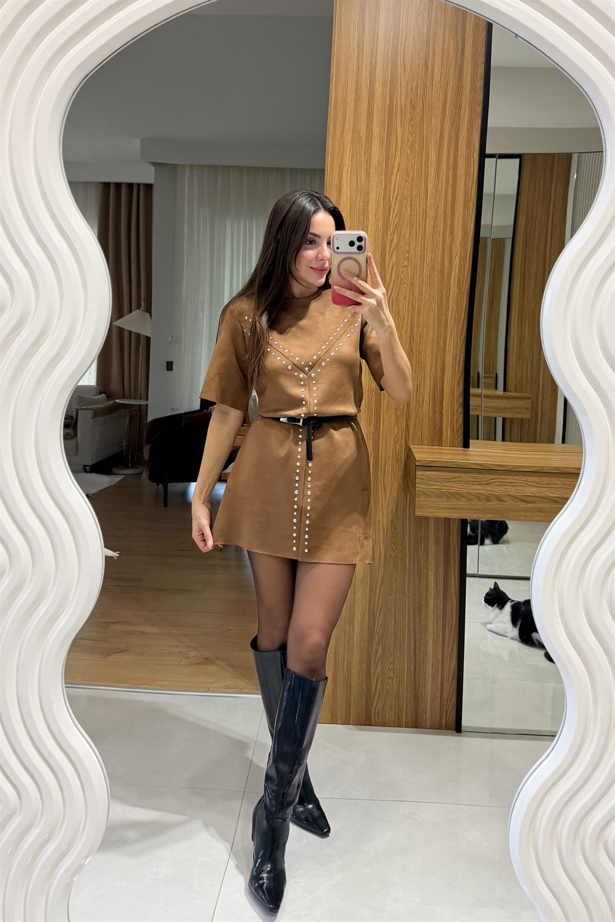 Mikela Taba Süet Zımbalı Elbise