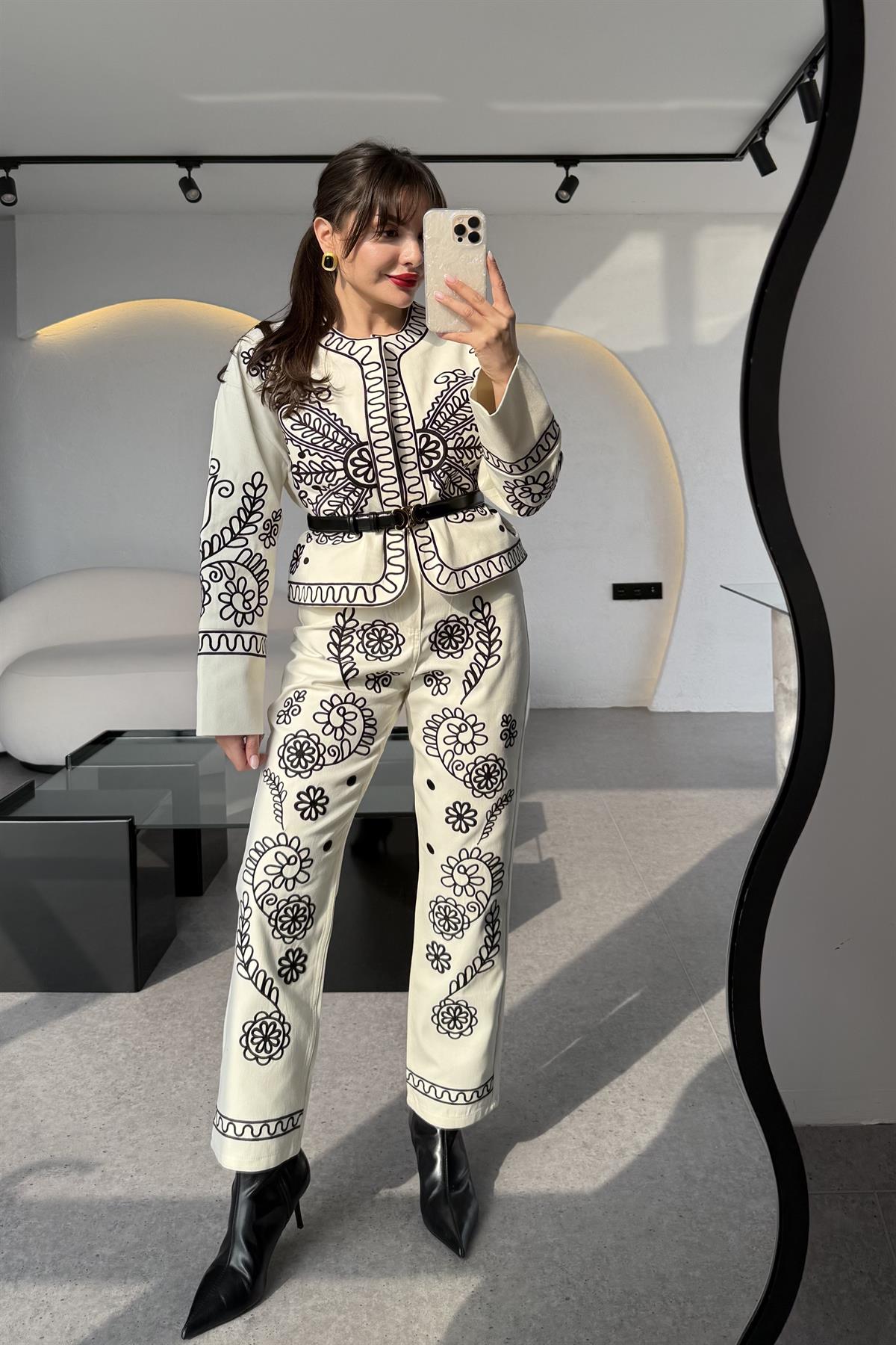 Mileya Nakış İşlemeli Tasarım Ekru Pantolon