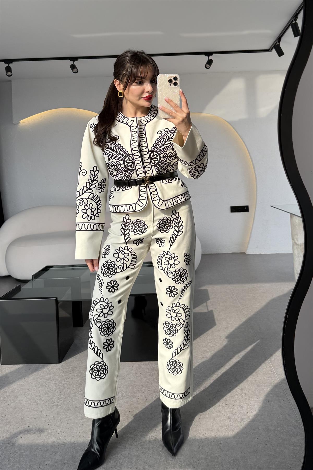 Mileya Nakış İşlemeli Tasarım Ekru Pantolon