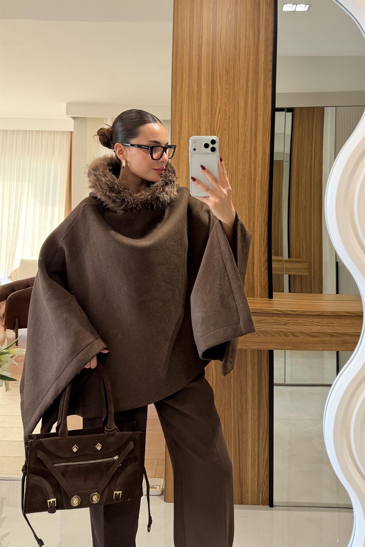 Milya Kahve %100 Yün Kapüşonu Peluş Detaylı Panço