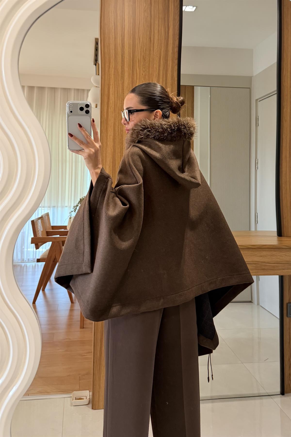 Milya Kahve %100 Yün Kapüşonu Peluş Detaylı Panço