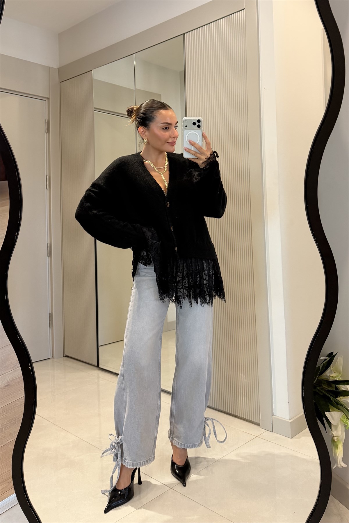 Monica Siyah Dantel Detaylı Hırka