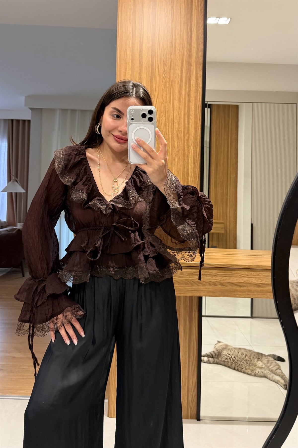 Myla Kahve Dantel Detaylı Volanlı Bluz