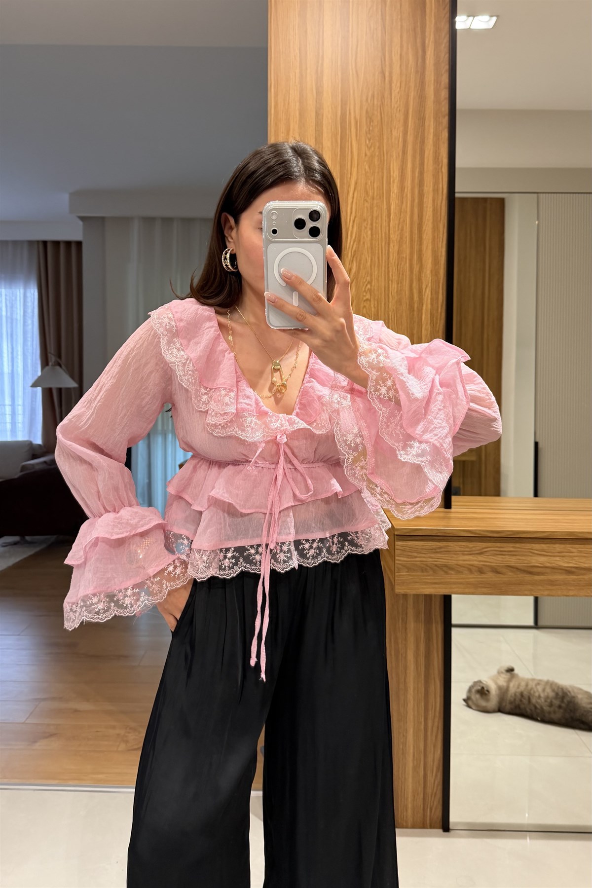 Myla Pembe Dantel Detaylı Volanlı Bluz