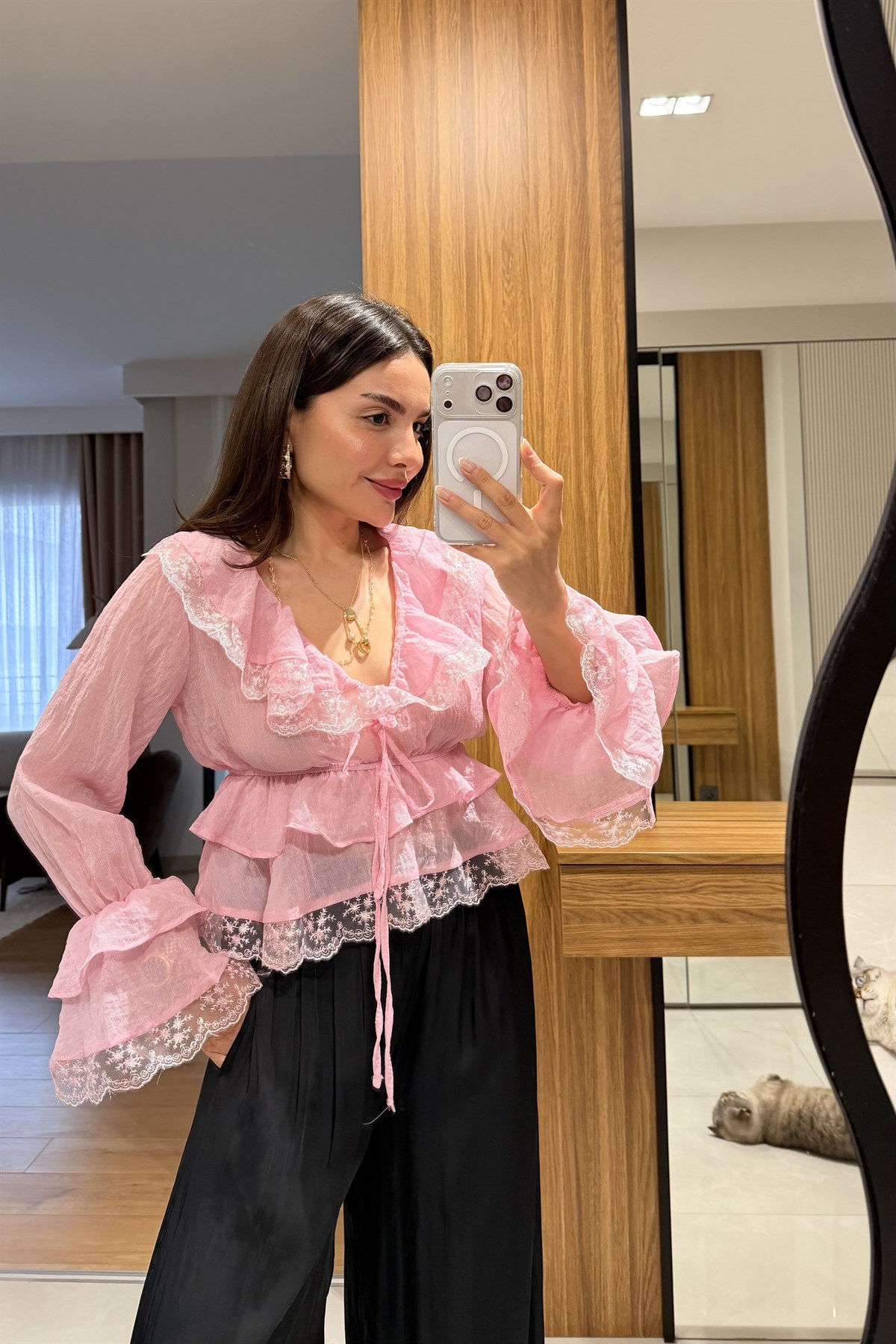 Myla Pembe Dantel Detaylı Volanlı Bluz