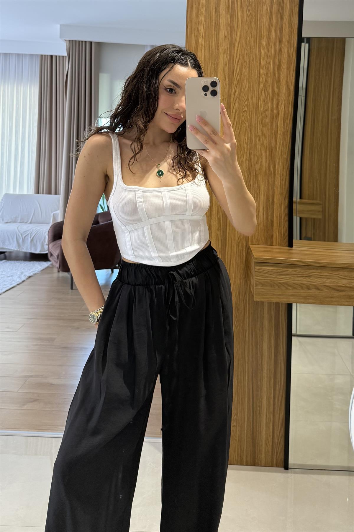 Myre Beyaz Dilvin Korse Crop 