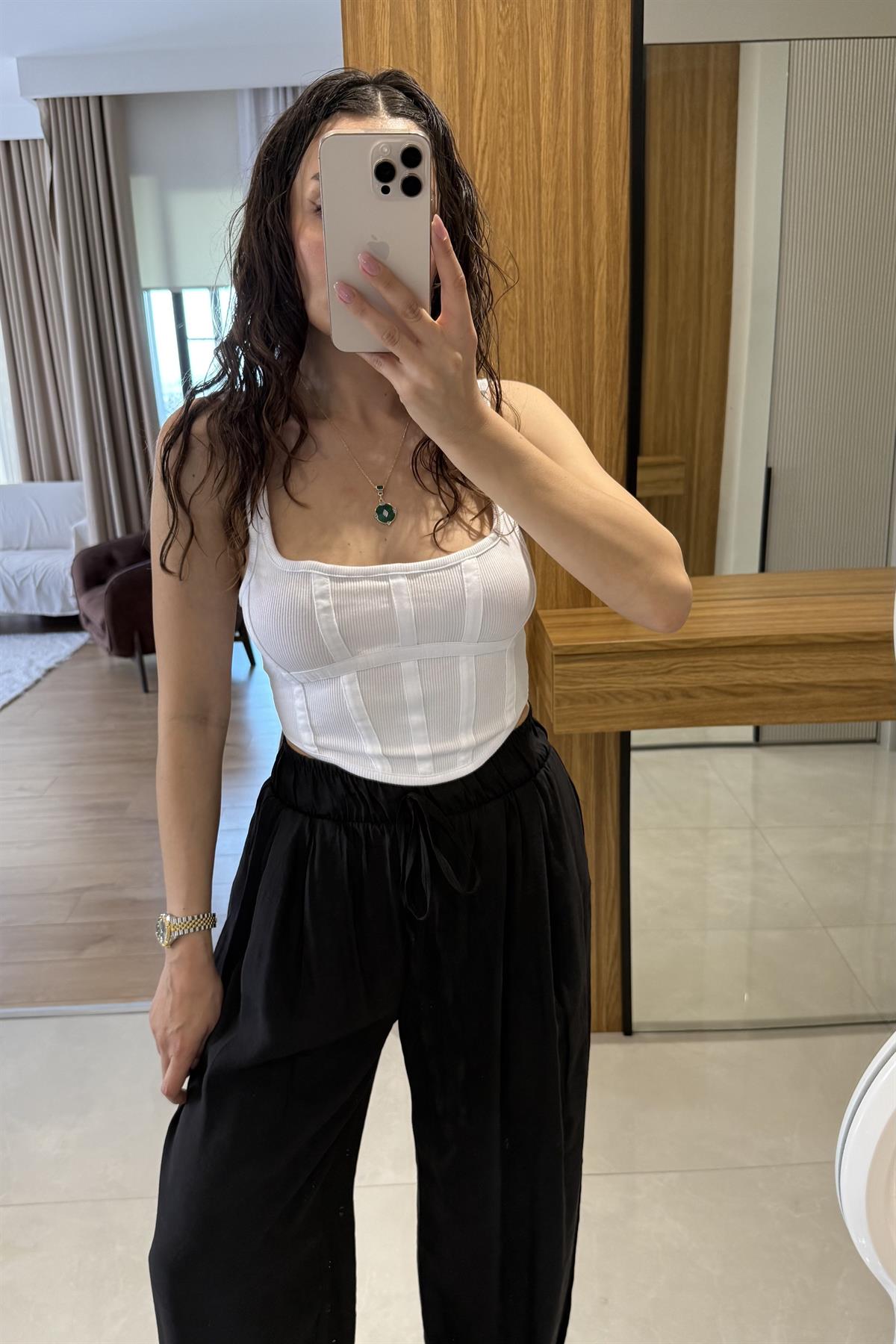 Myre Beyaz Dilvin Korse Crop 