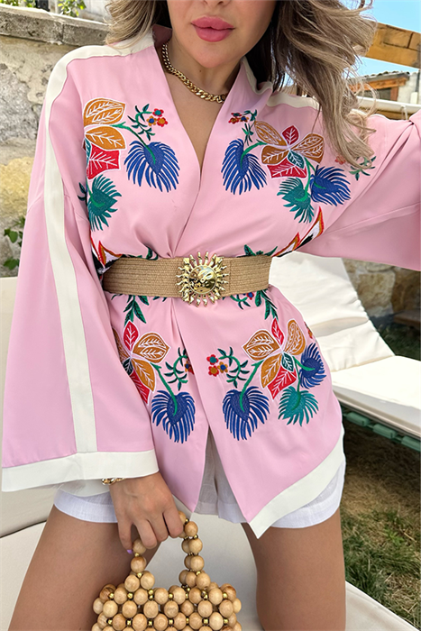 Nakış işlemeli pembe tasarım kimono