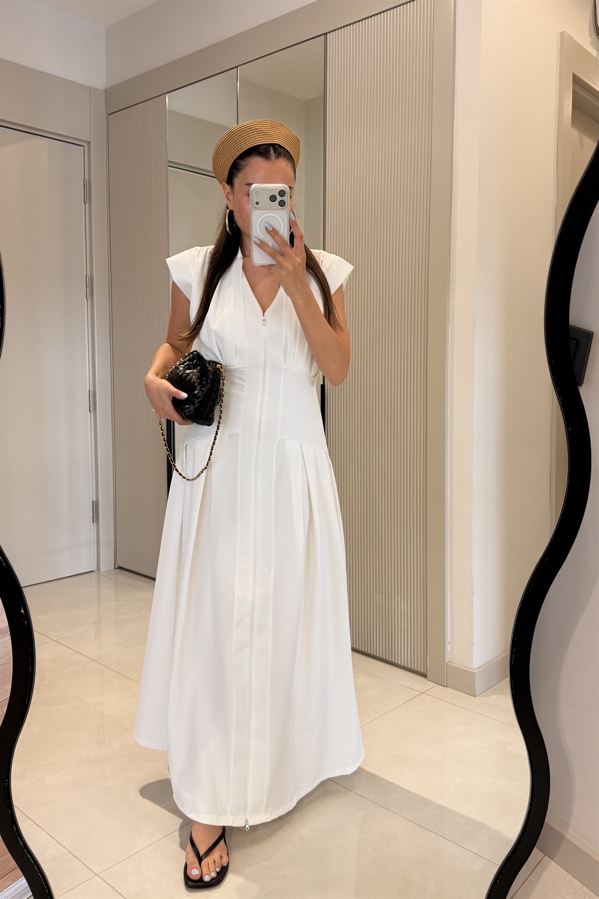Nalia Beyaz Fermuar Detaylı Pileli Midi Elbise