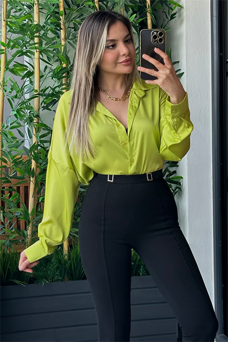 Neon yeşil ipek saten gömlek