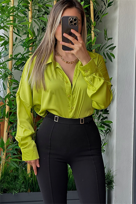 Neon yeşil ipek saten gömlek