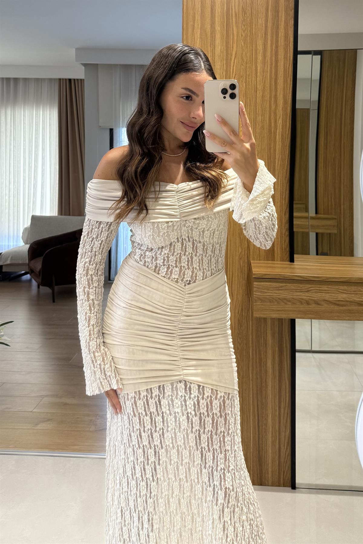 Nexora Bej Dantel Madonna Yaka Elbise