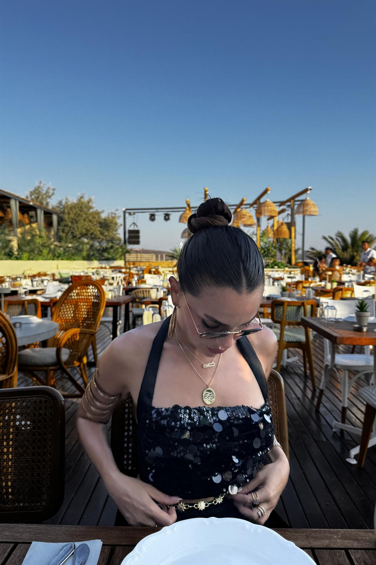 Noctera Siyah Payet Boyundan Bağlamalı  Bluz 